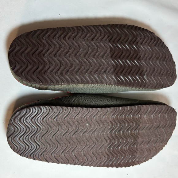 CUSHIONAIRE Sz 8.5 Swiss Knit Clogs Fabric Stretchy Decorated Trim Slip On - Picture 8 of 8